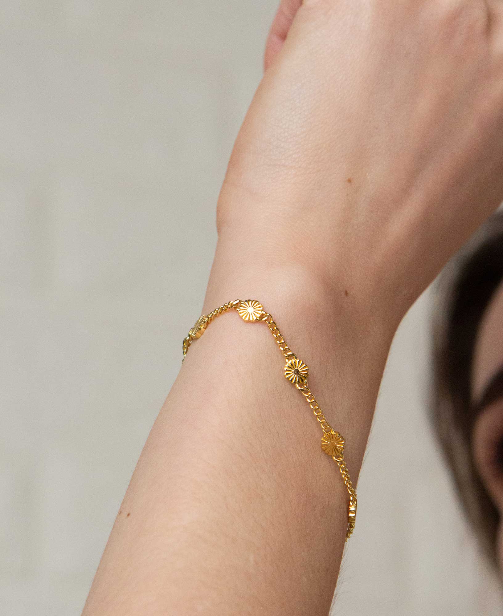 close up of chloe 14k gold bracelet