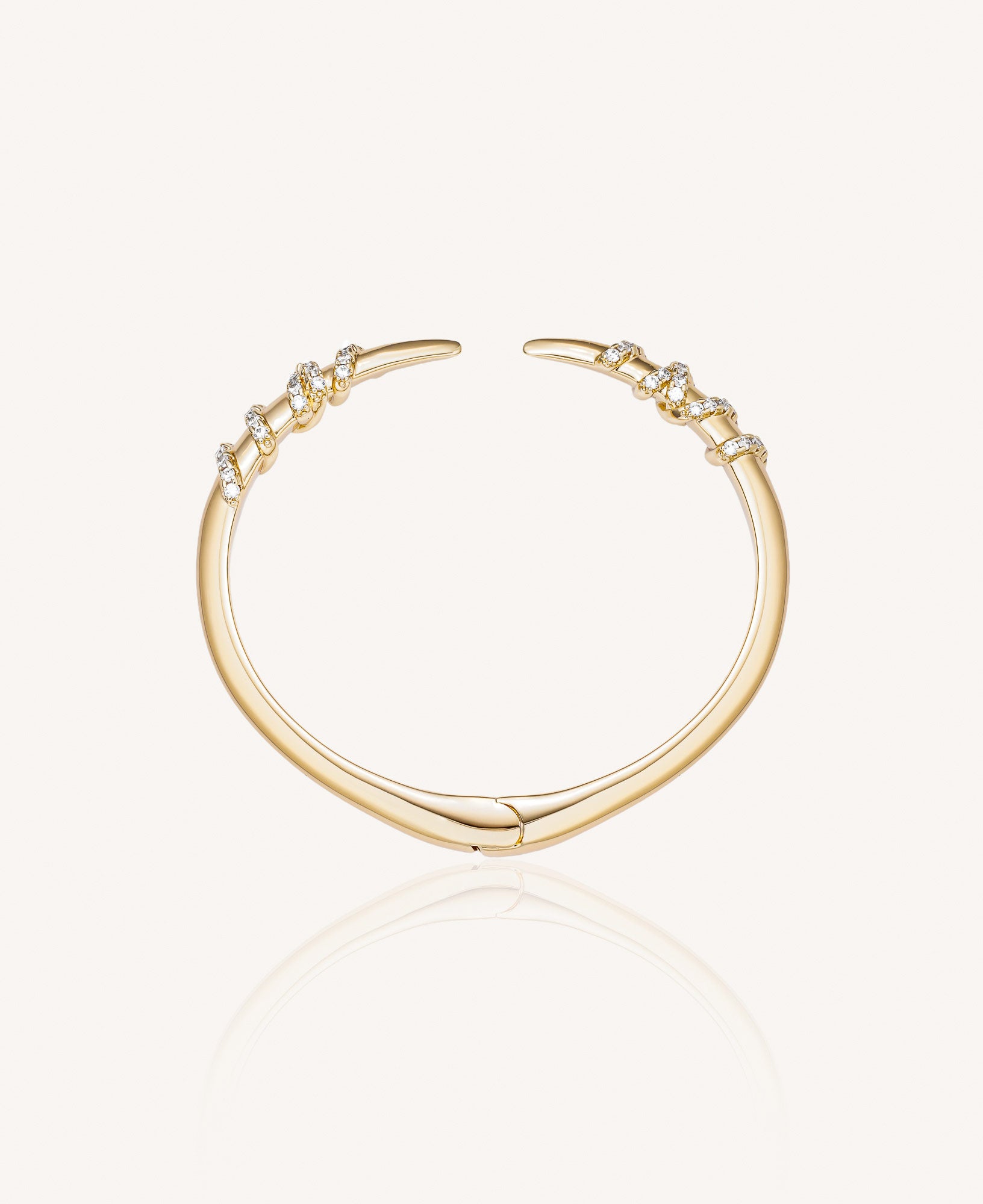 close up shot of the vesper bangle taken in a studio.