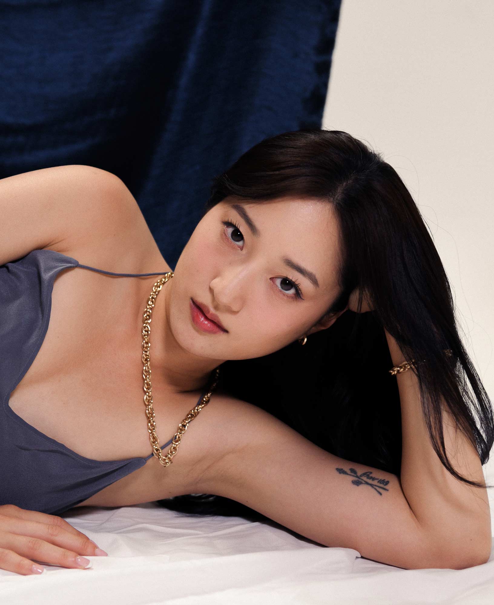 model shot of sally kim wearing the emma gold chunky chain necklace