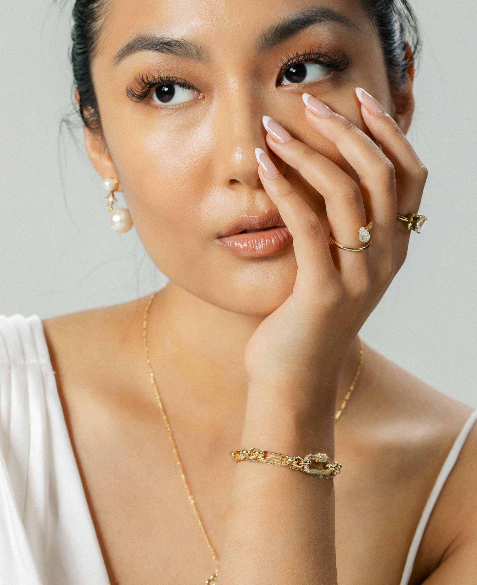 model wearing the annei gold paperclip bracelet