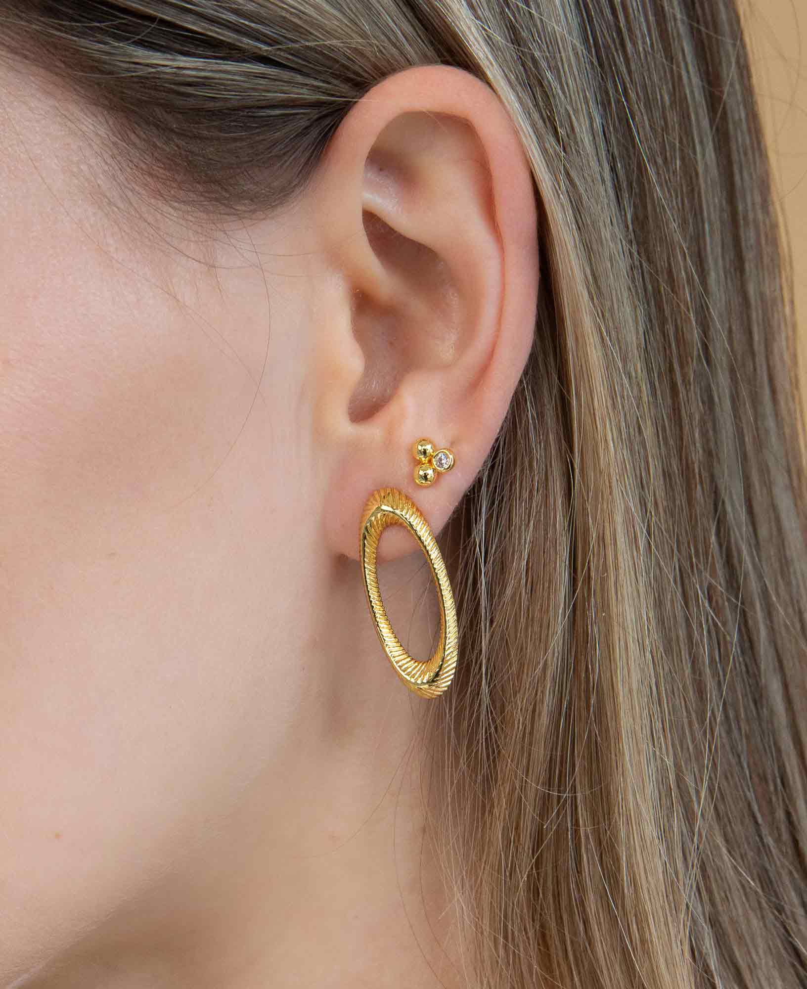 model wearing mabel 14k gold stud earring